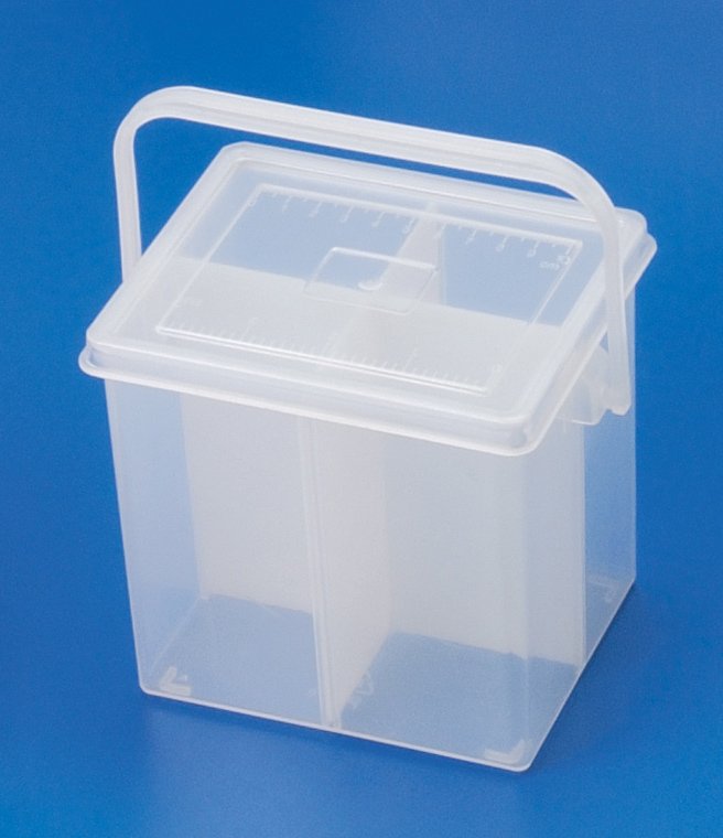 P0 Plastic Bucket with divider
